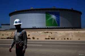 Bloomberg: “Saudi Aramco” begins to launch its first dollar bonds this year