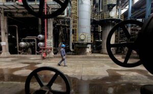 Oil decreases 1% due to the increasing supply fears