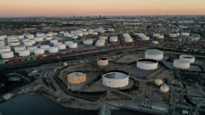 Oil prices rise 0.65% after America banned Chevron from exporting Venezuela crude