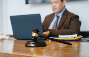 When to Hire a Lawyer for an Insurance Dispute: Complete 2025 Legal Guide